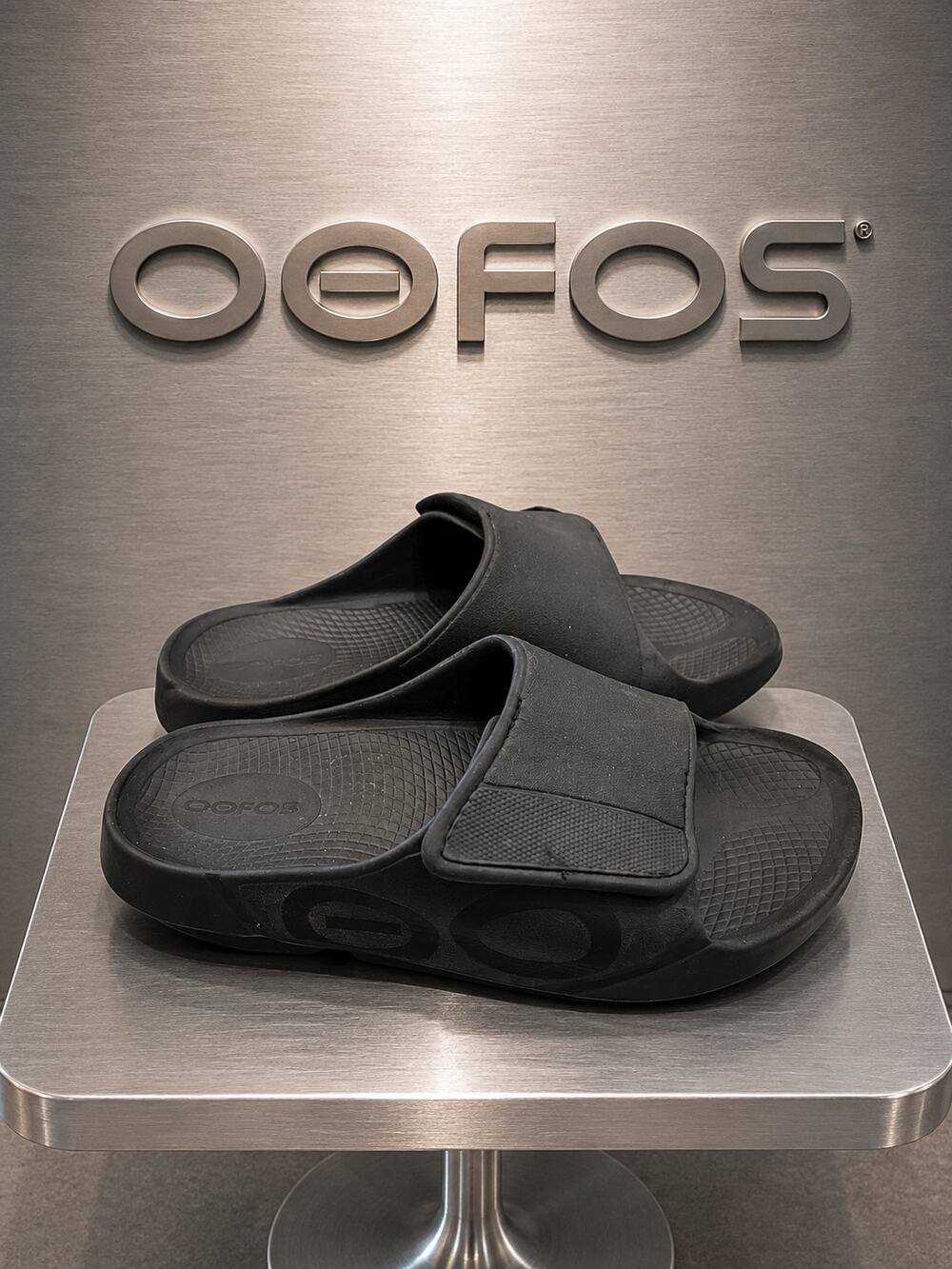 OOFOS OOahh Sport Flex Matte Black Recovery Slides M6 W8 EU 39